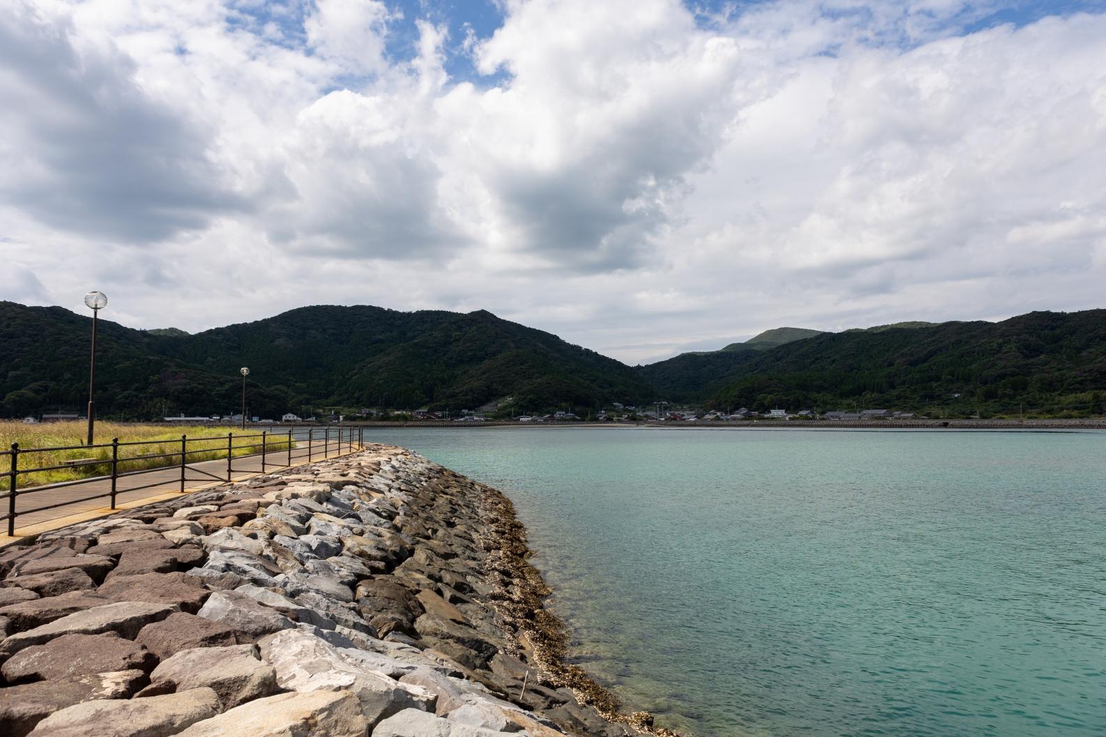 魚釣りやお散歩にぴったり！鬼岳が見える漁港-2