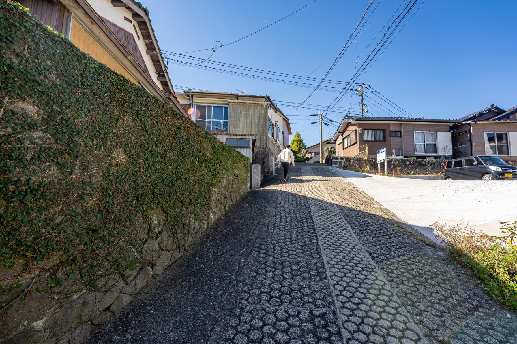 【地獄坂】長崎南高校の名物坂。斜度も利用頻度もすごい！-1