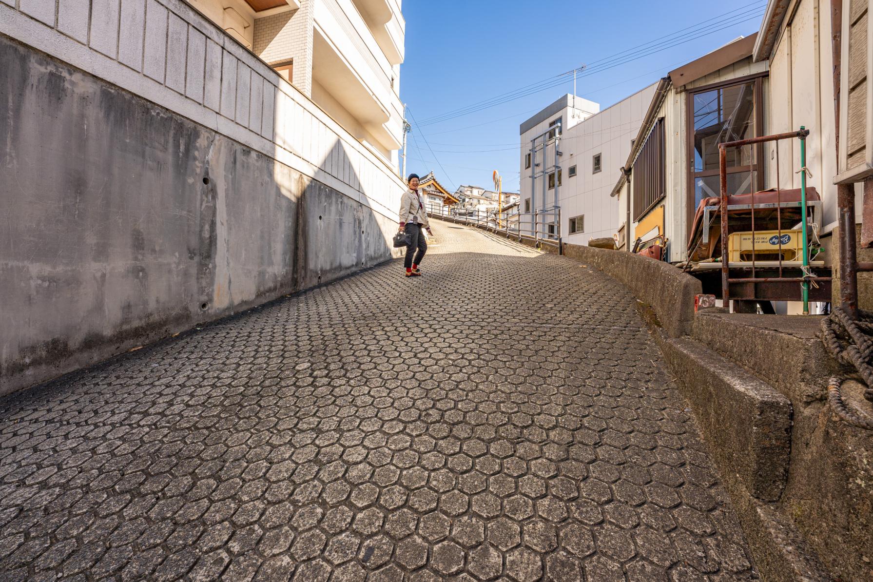 【きゃあまぐる坂】驚きの傾斜！気絶するほどキツい坂-1