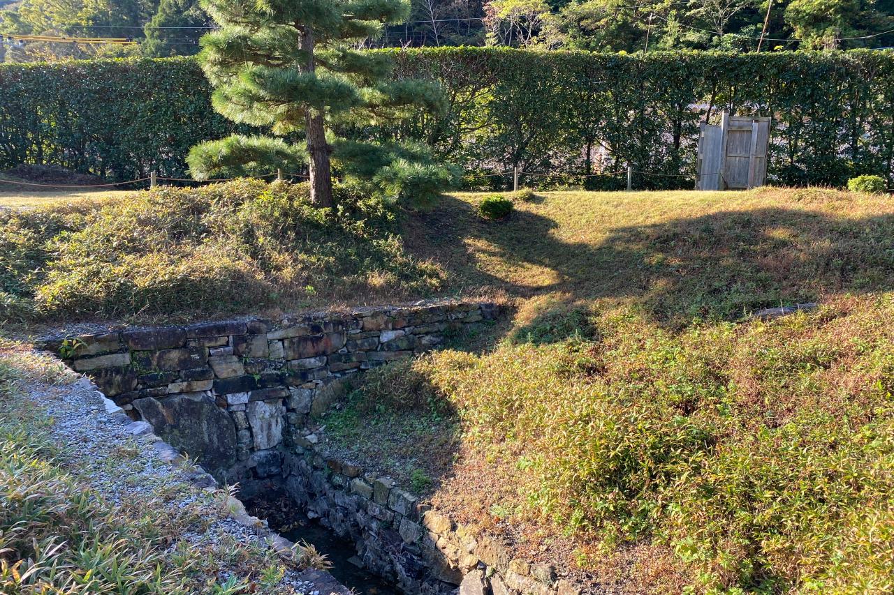 厳原中学校の校庭から発掘された大名庭園　【旧金石城庭園】-1