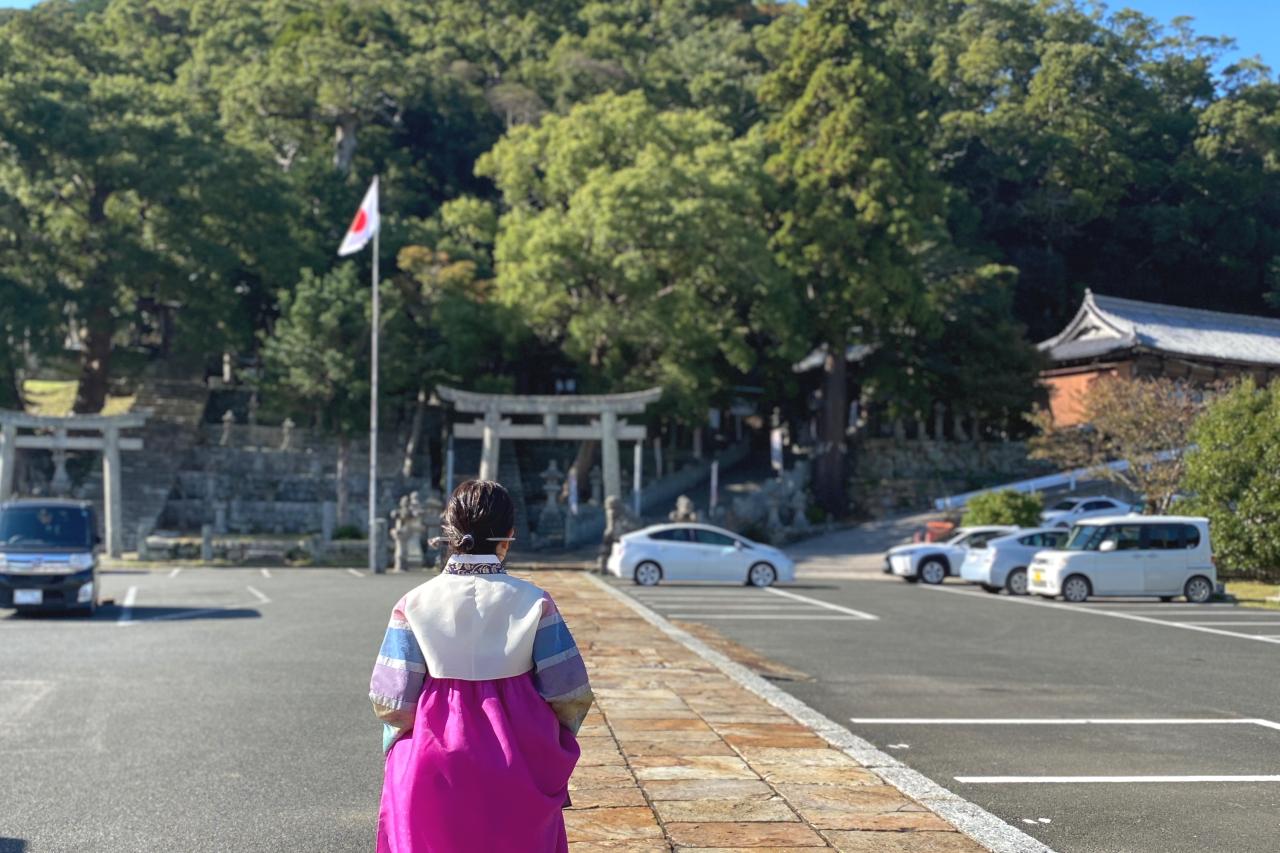 チマチョゴリを着て街あるきを楽しもう　【厳原八幡宮神社】-1