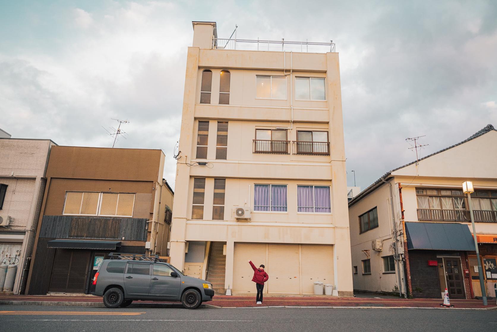 万津6区の日常に溶け込むマイクロホテル「RE SORT (リゾート)」で夕陽を眺めながらの極上サウナ！-0