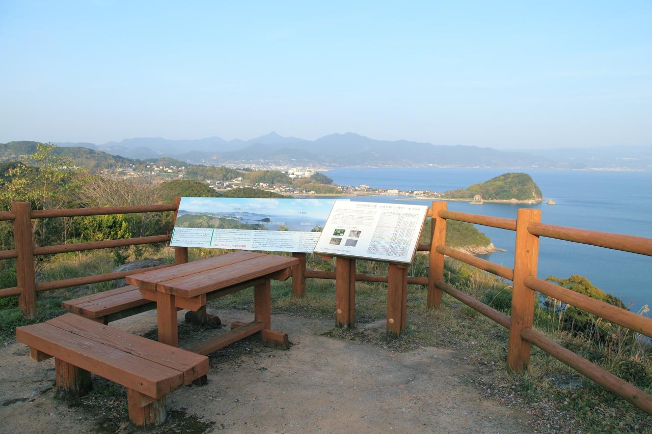 公園を出た道路沿いには、大崎自然公園一帯を見渡せる展望所があります-0