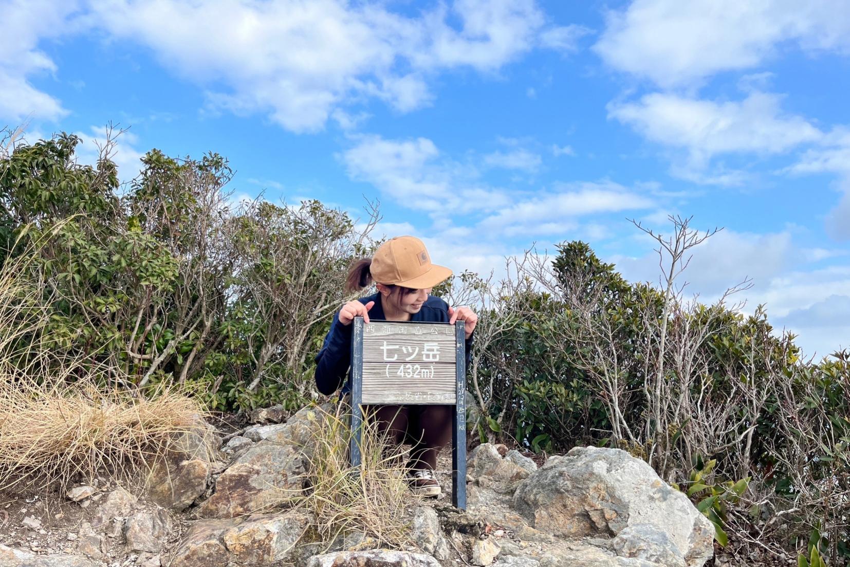 「七ツ岳」から山内盆地を一望-0