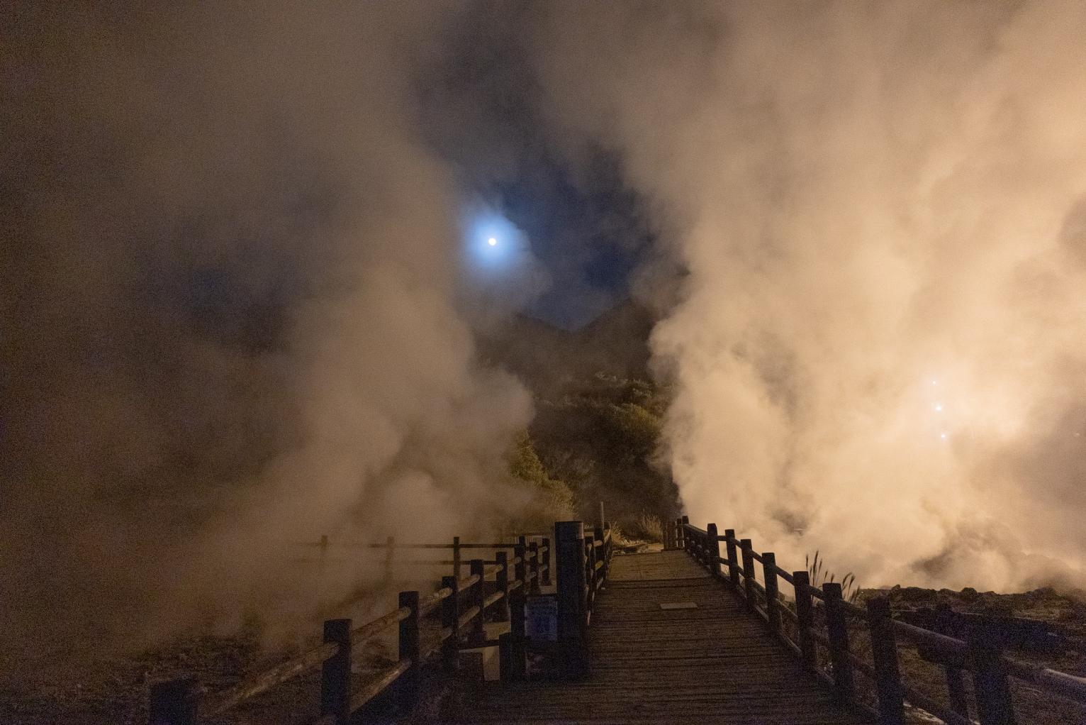 地獄の声が聞こえる？！昼とは一味違う夜の雲仙地獄ツアーへ！-0