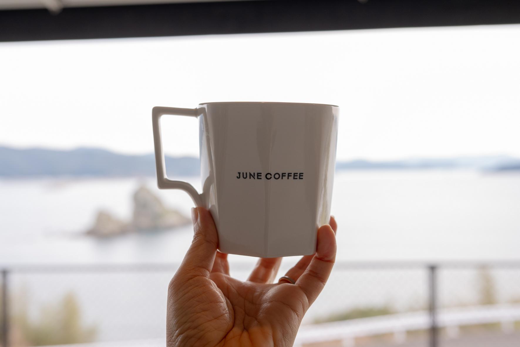 ①海が見える高台に立つ有名カフェの本店「JUNE COFFEE本店」-4