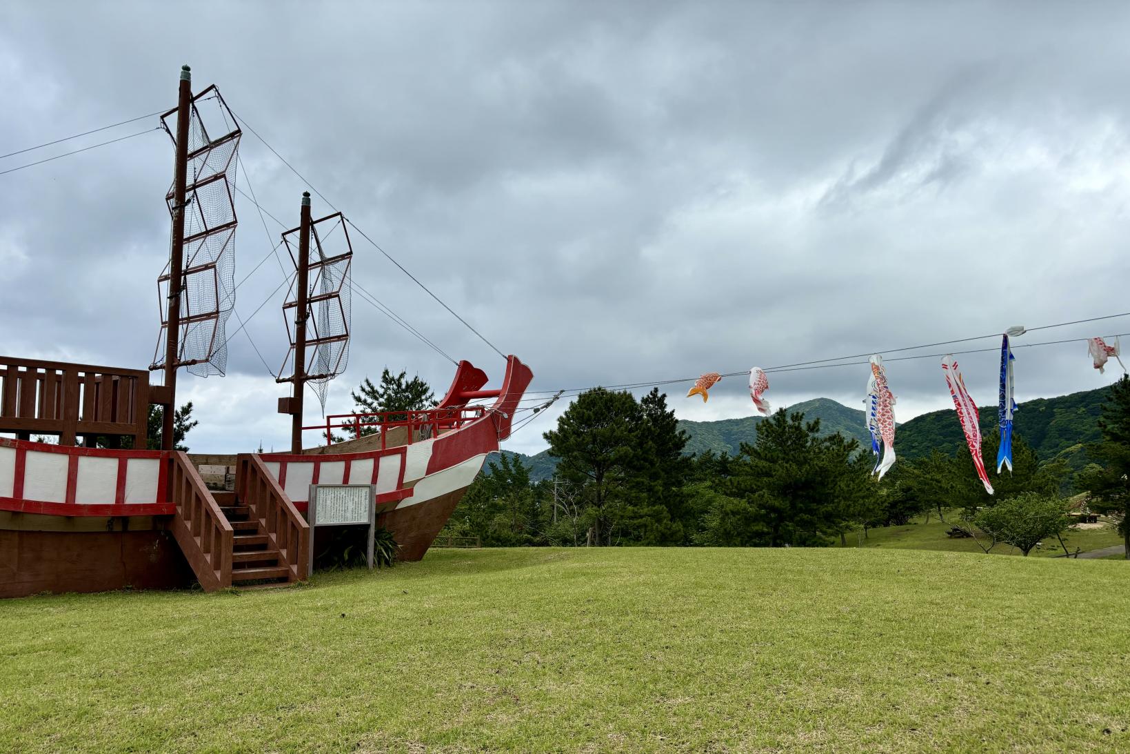 ＃01．遣唐使船がある「白良ヶ浜万葉公園」の鯉のぼり-1