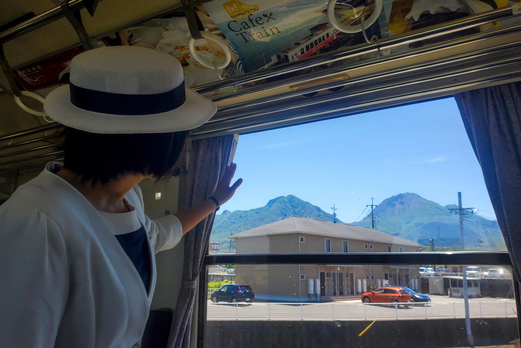 列車の旅を彩るトレインアテンダントのご案内！-1