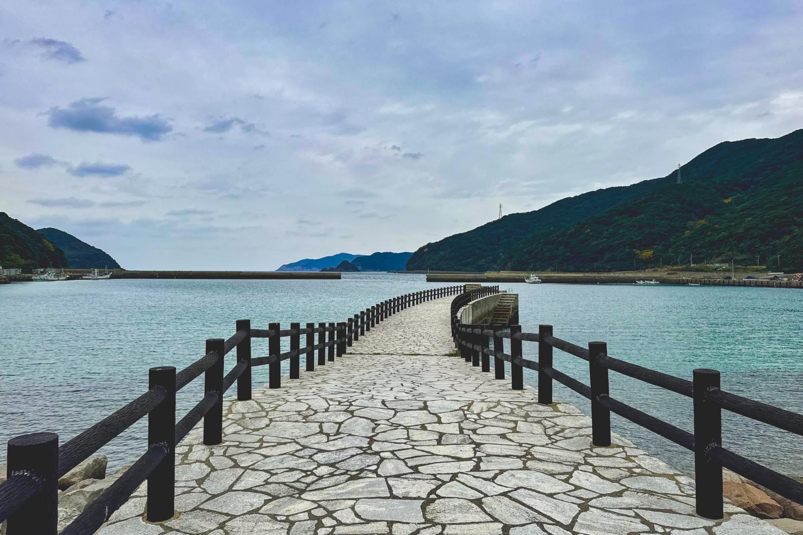 【宮の浜海水浴場】きっとSUPがしたくなる。透き通る海と玉砂利のビーチが美しい-2