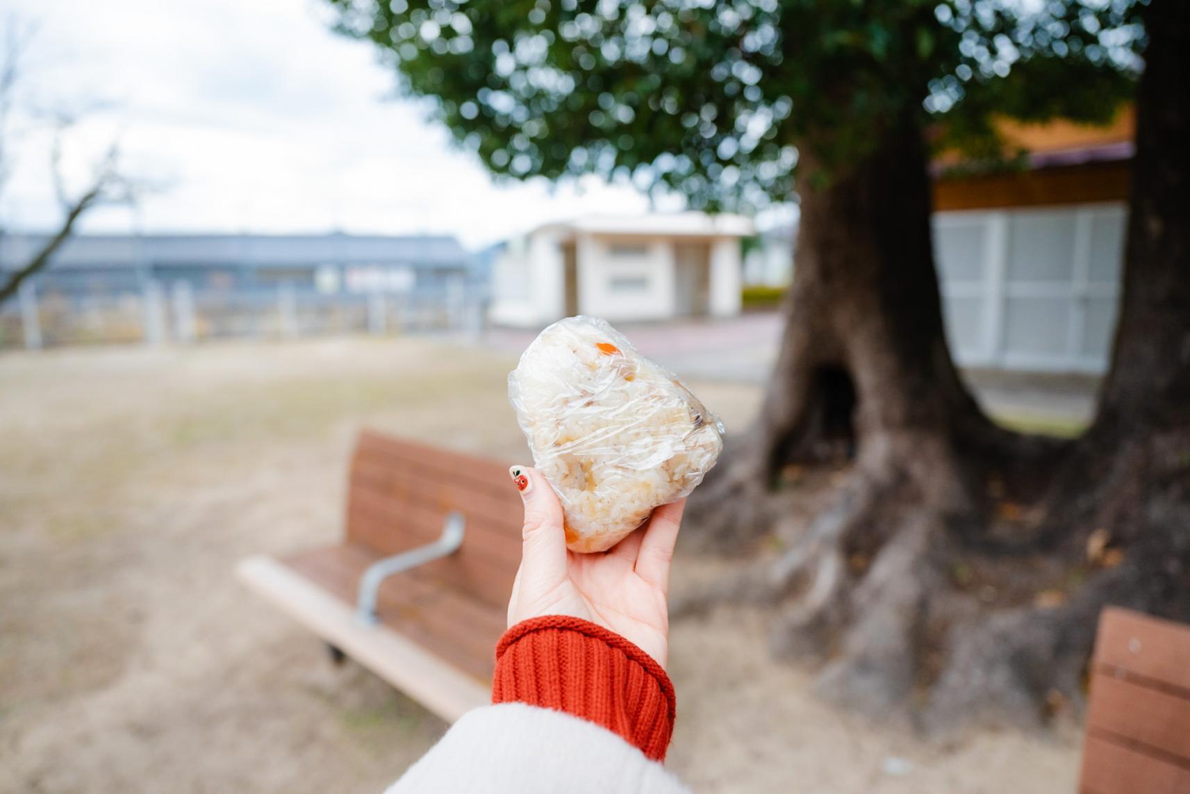 峰坂公園でほっと一息休憩-2