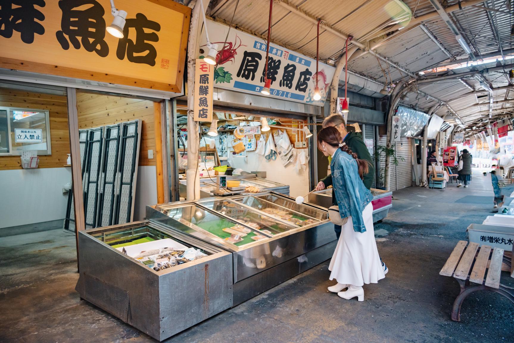 帰りは「戸尾市場」で食べ歩きやお買い物を楽しんで♪-1