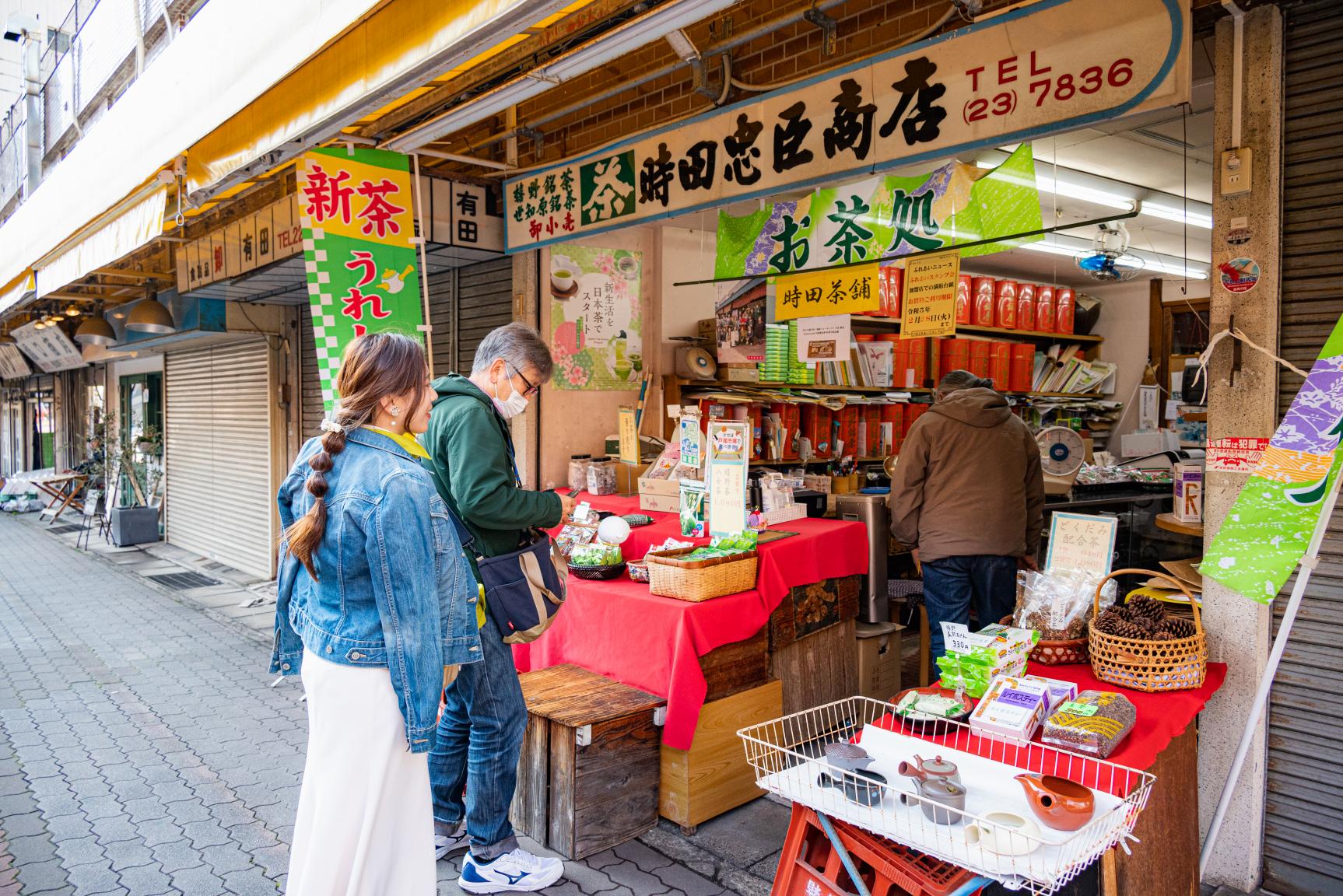 帰りは「戸尾市場」で食べ歩きやお買い物を楽しんで♪-2