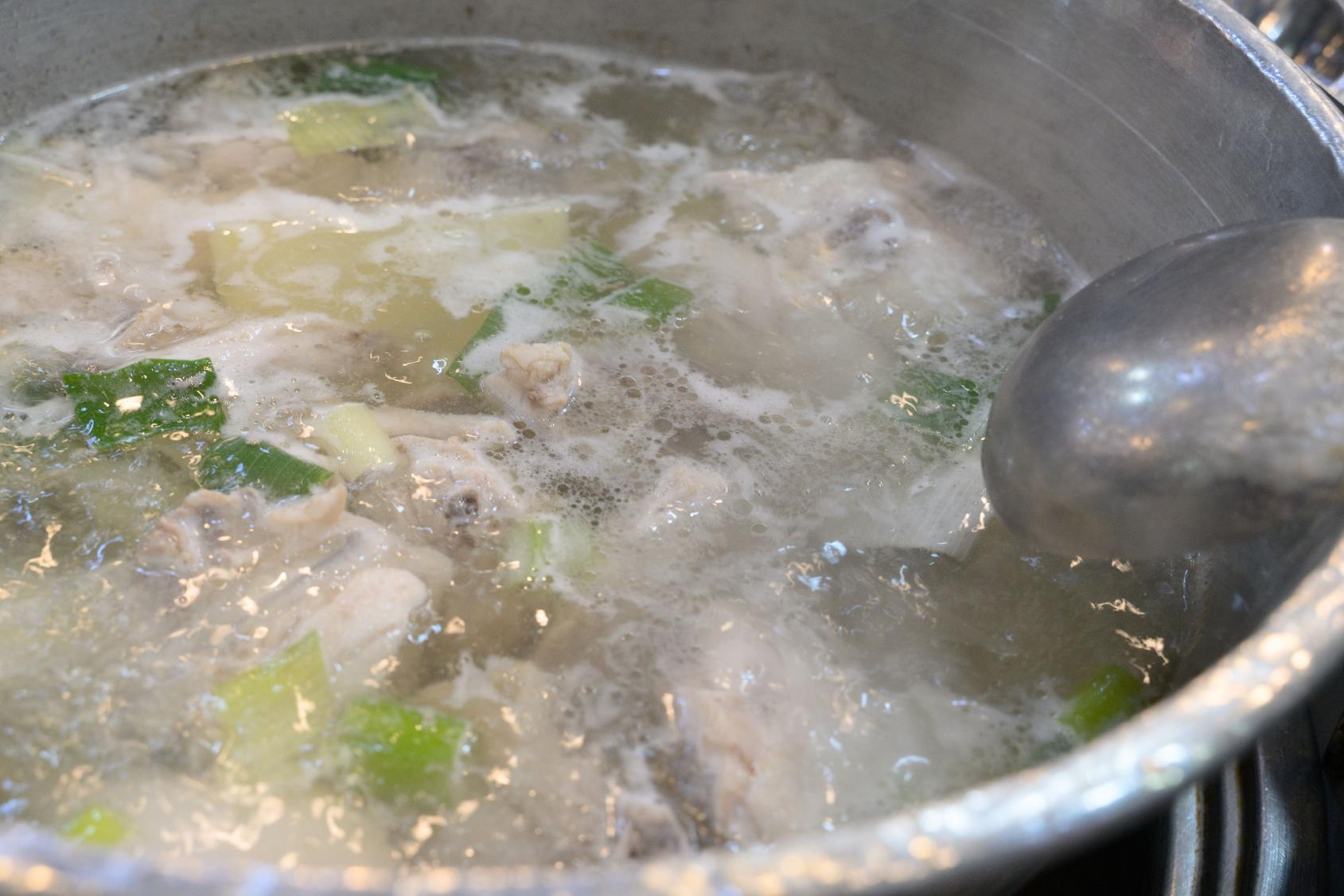 ソウルで絶対食べて欲しい！鶏を丸ごと煮込んだ「タッカンマリ」でお肌プルプルに-2