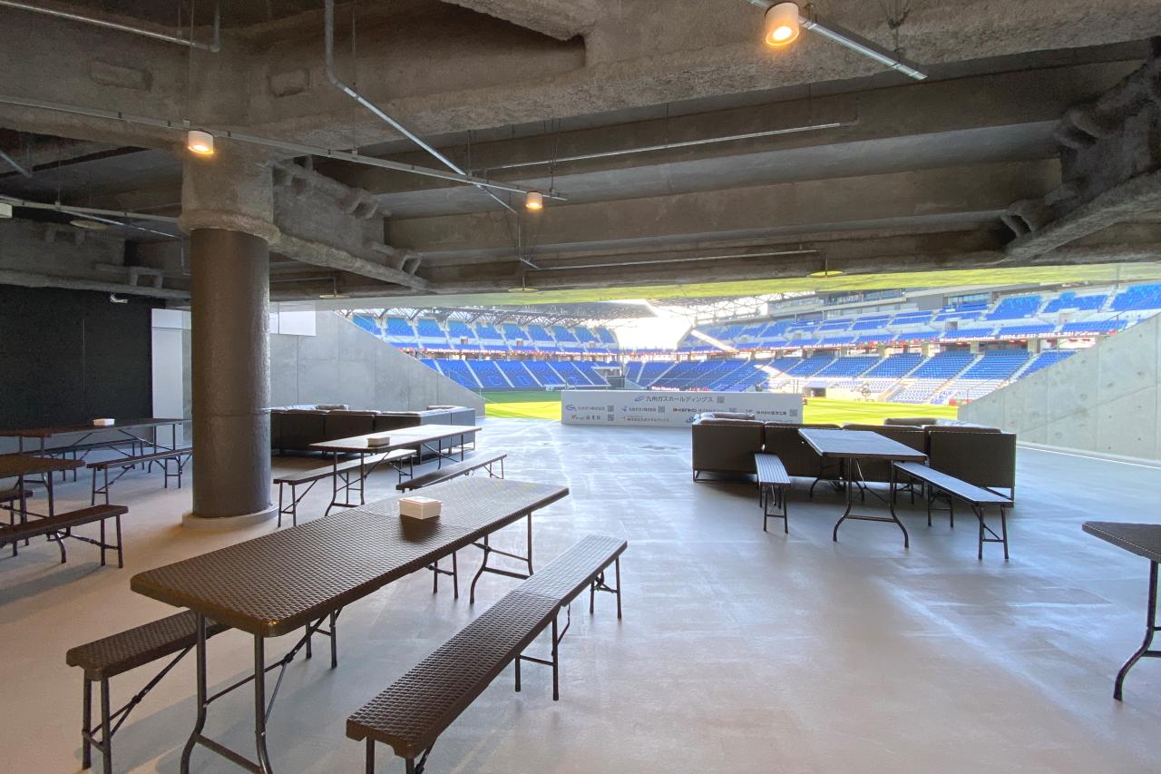 【PEACE STADIUM Connected by SoftBank】コンコースは、来場者の憩いのスペースとして-0
