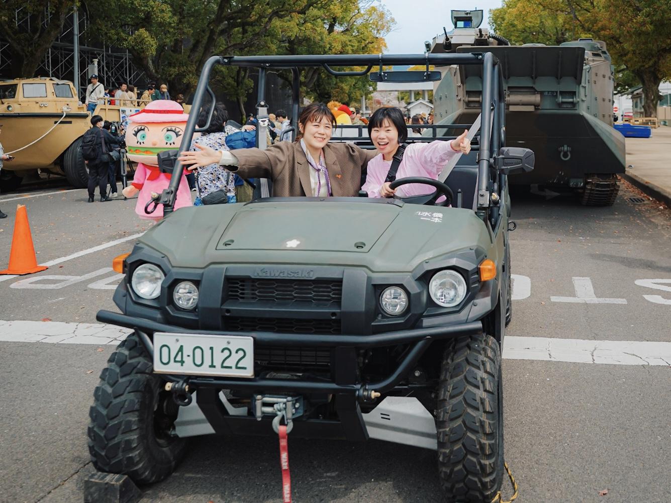 ゆるキャラ＆司令官がお出迎え！かっこいい乗り物で記念撮影も-0