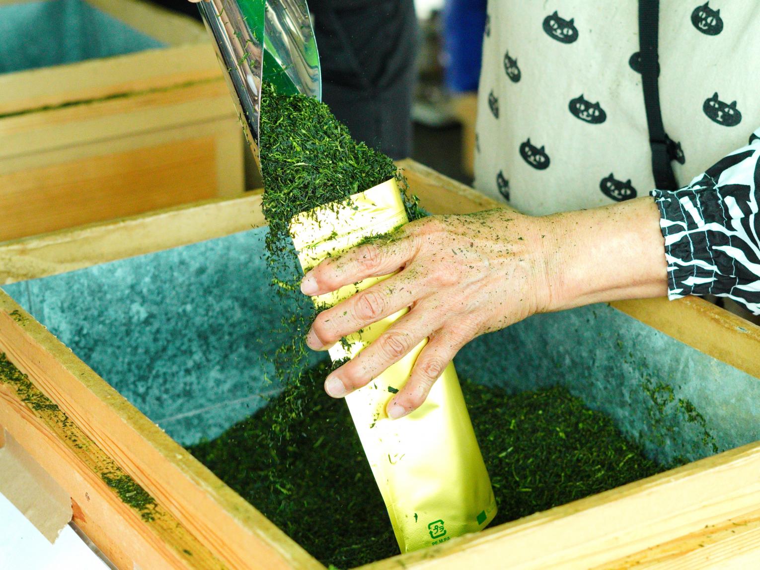 茶市の見どころ｜②新茶詰め放題が人気！-0