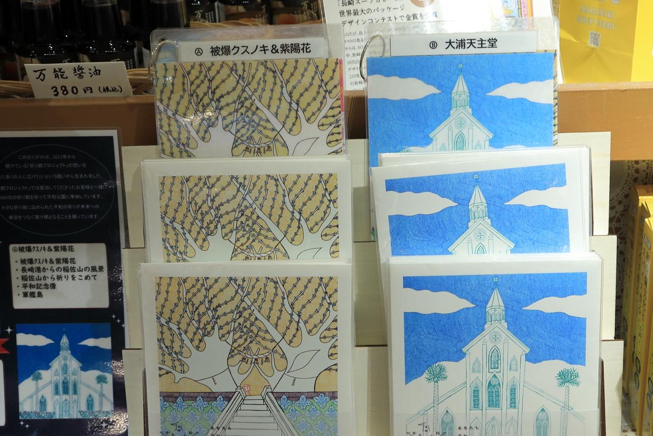 ホテルのロビーで、ここならではの長崎土産をゲット！-2