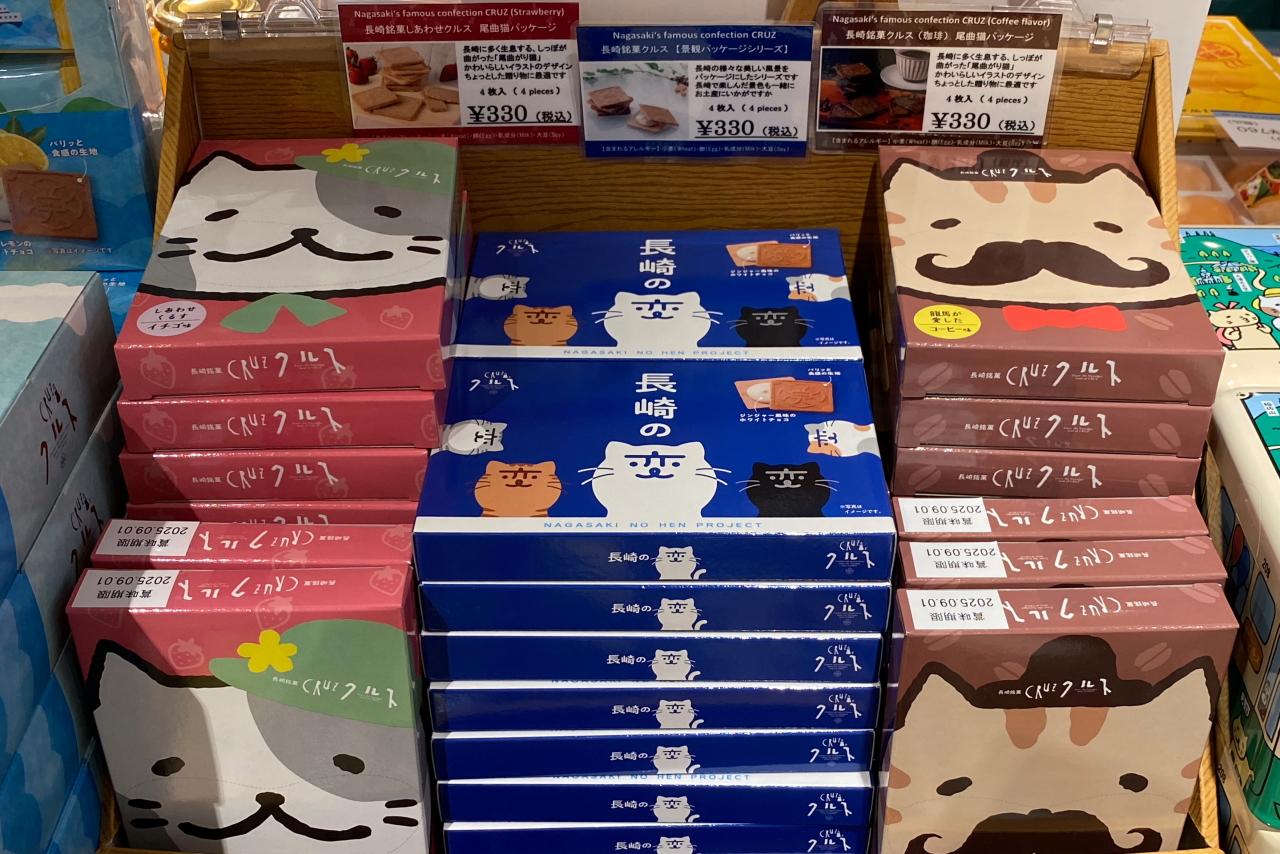 ホテルのロビーで、ここならではの長崎土産をゲット！-0