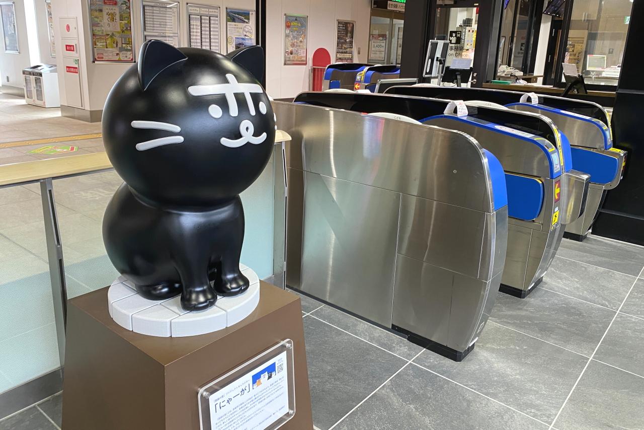 クロの「にゃーが」は、諫早駅の新幹線改札口前に！-0