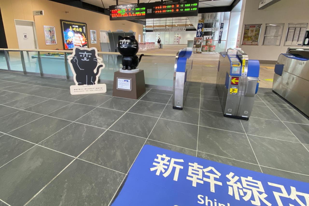 クロの「にゃーが」は、諫早駅の新幹線改札口前に！-2