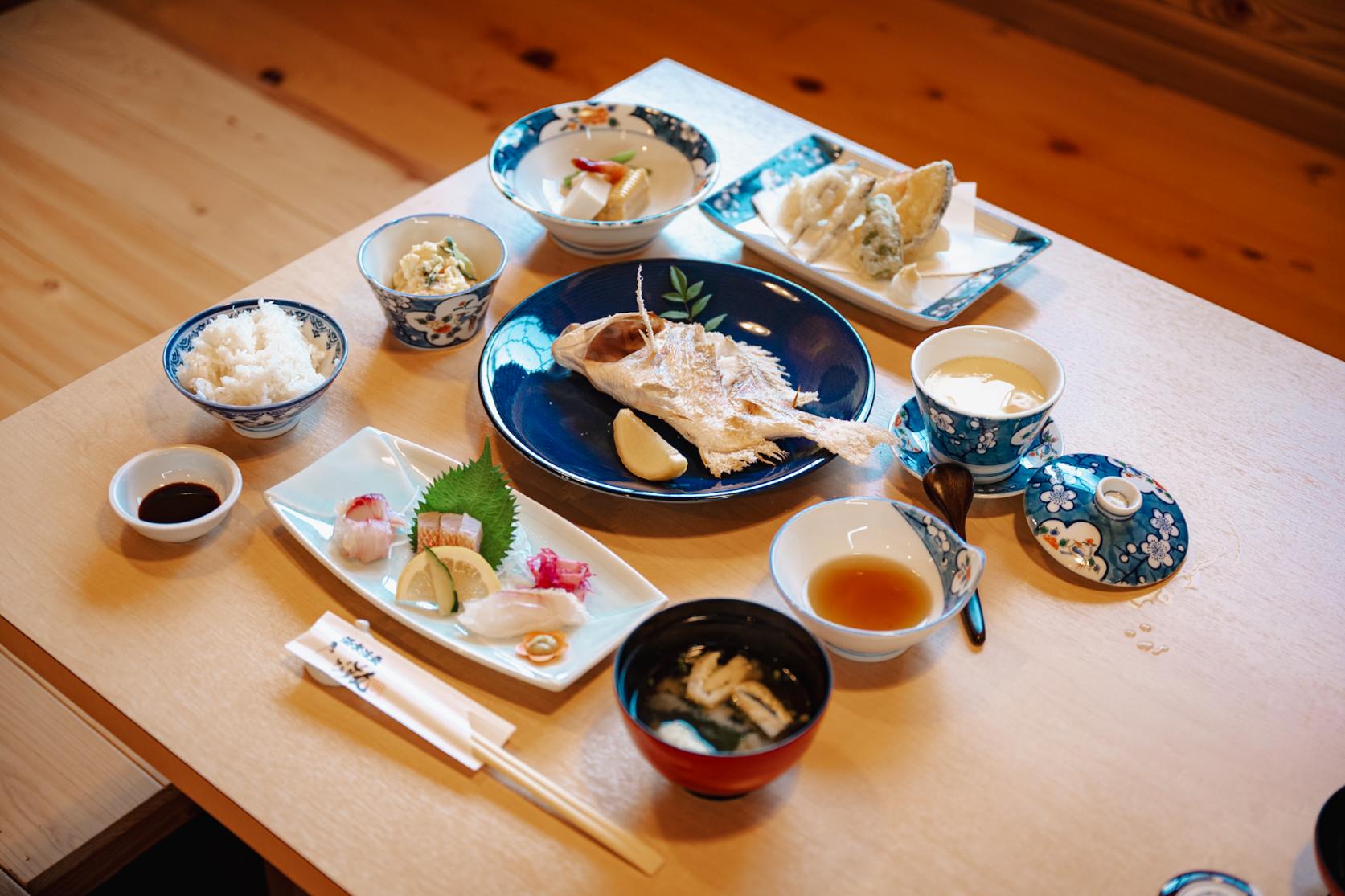 宇久の“旬”がぎゅっと詰まった「えびす御膳」-1