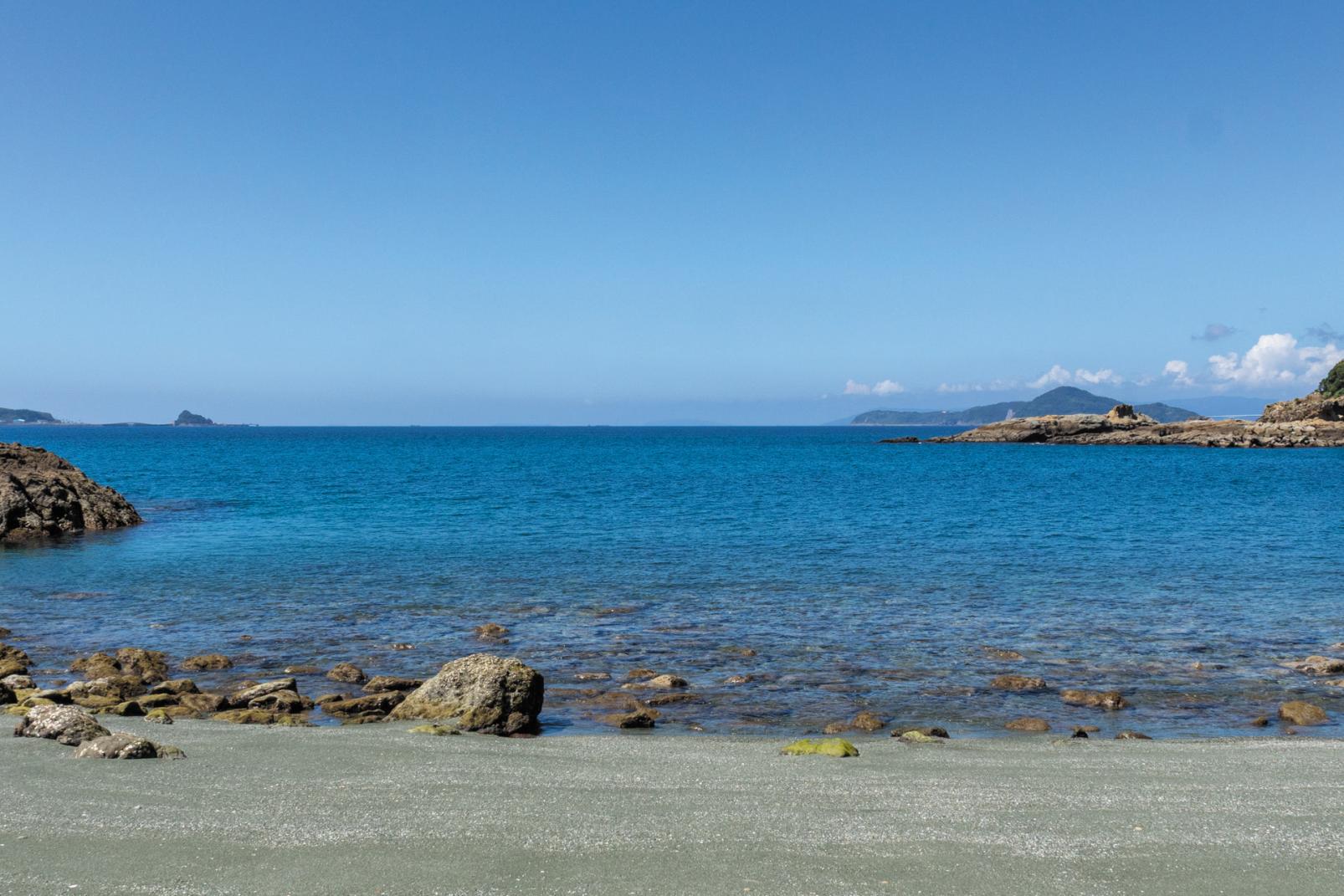 ①巨岩がそびえる！岳路海水浴場（長崎市蚊焼町）-0