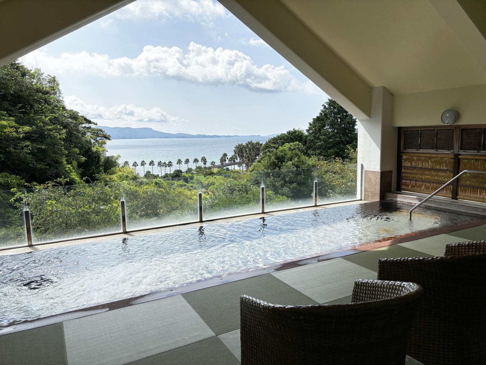 チェックアウト前に展望温泉へ-0