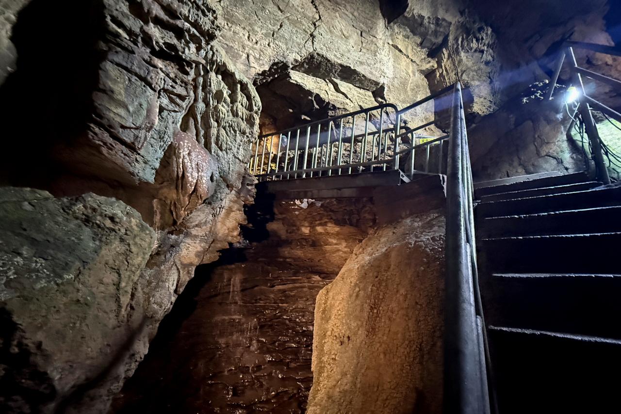 「新世界・清水の滝」　非日常的光景が続きます-2