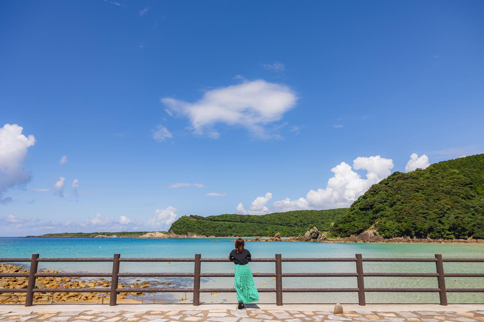 隠れ家のような穏やかな海「頓泊海水浴場」-0