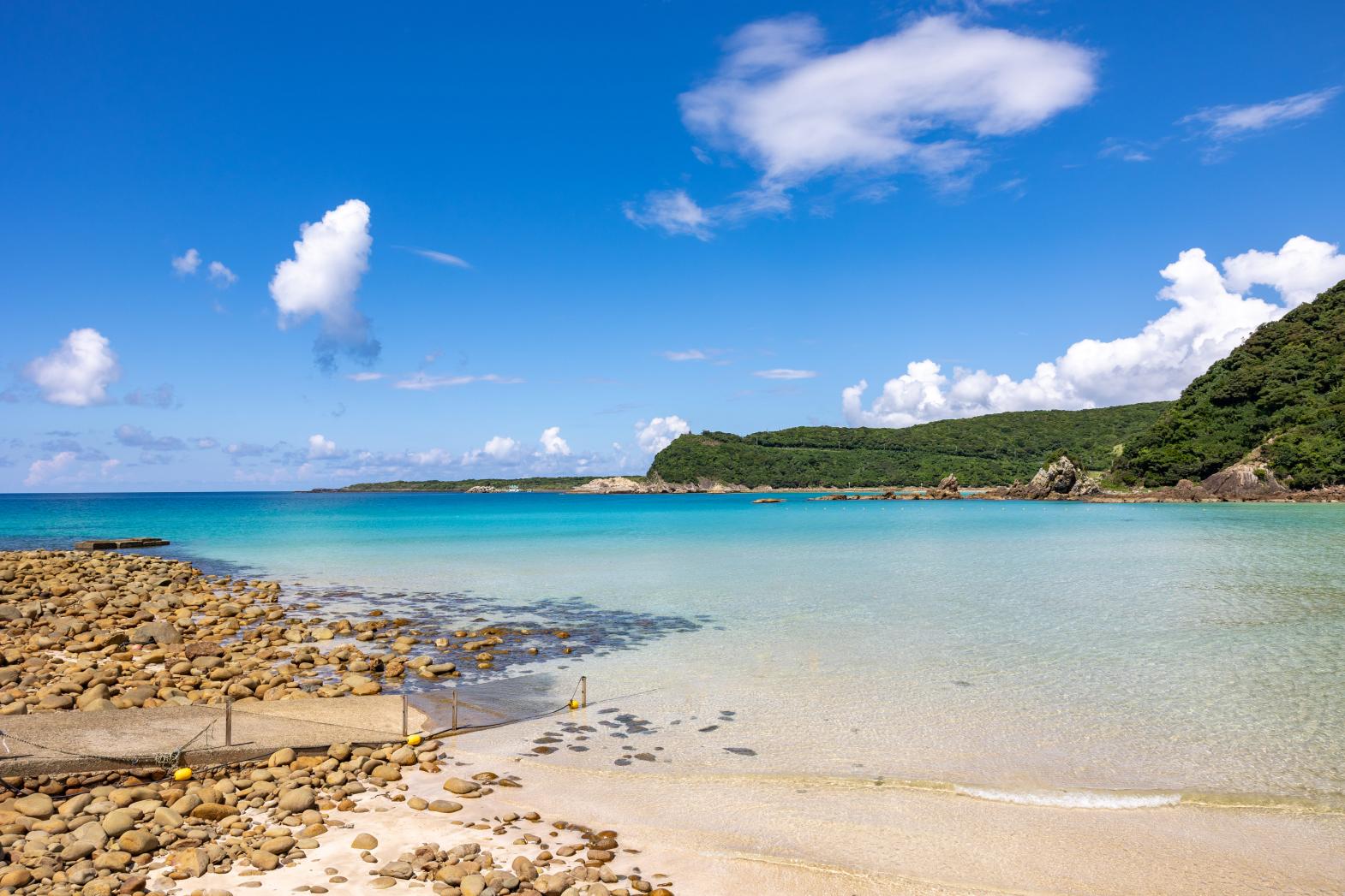 隠れ家のような穏やかな海「頓泊海水浴場」-1