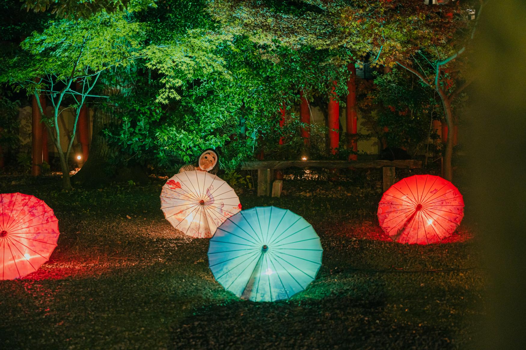 【祝詞神社】赤い鳥居と紅葉が織りなす幻想的な風景-2