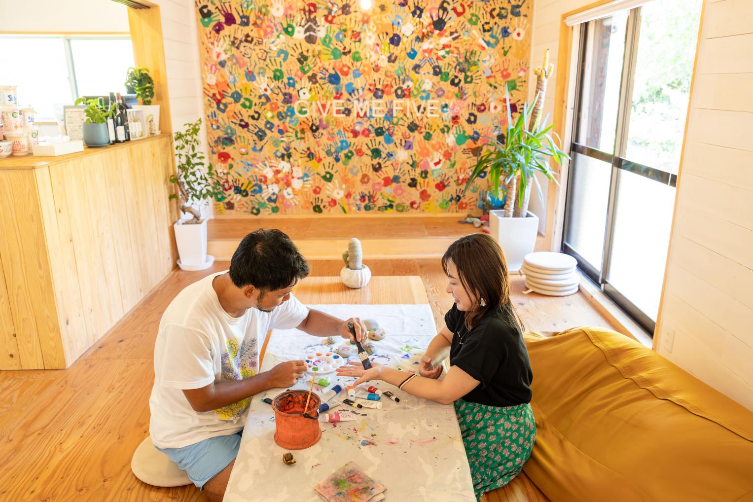 最後まで楽しい！壁にハイタッチで思い出を残そう-1