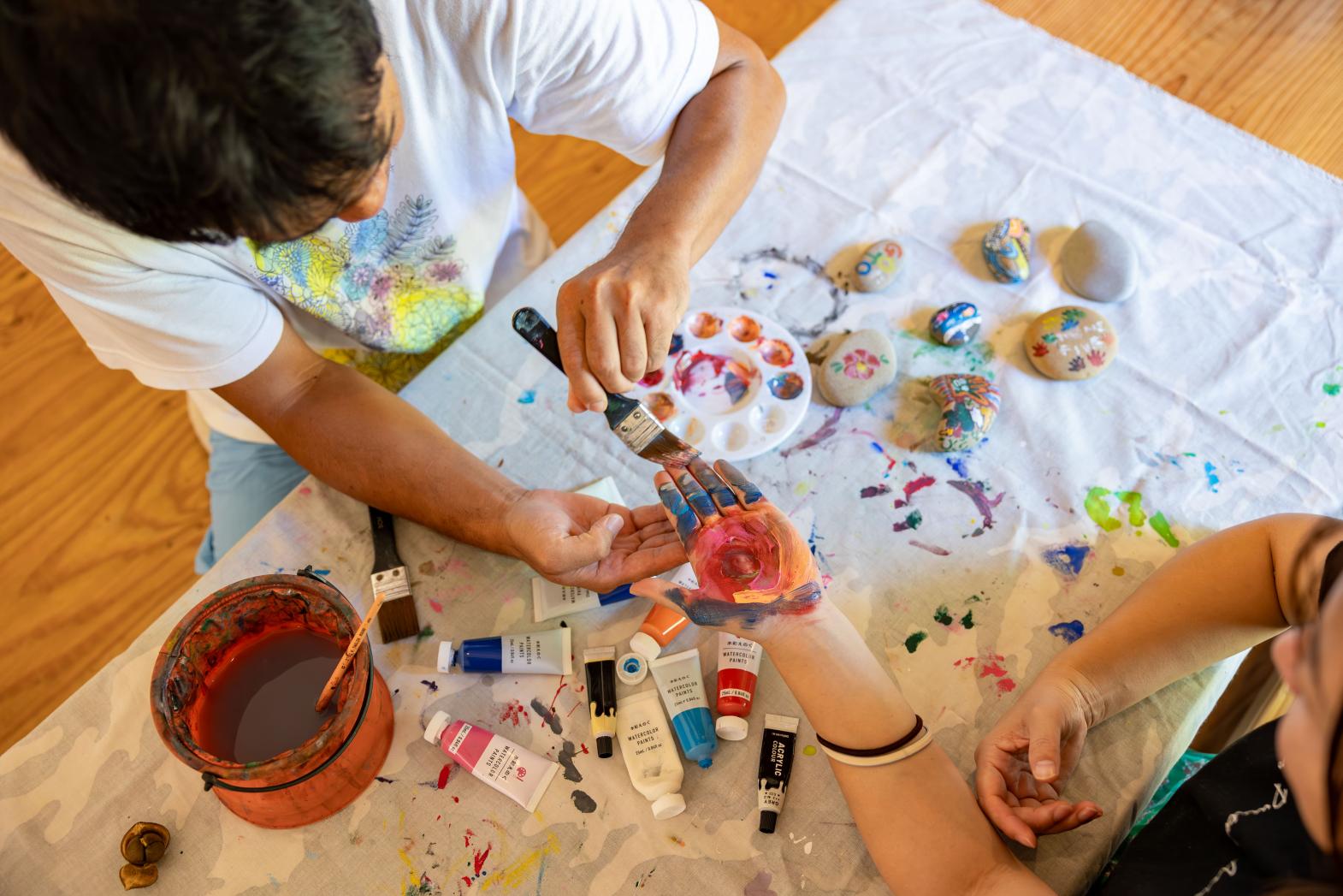 最後まで楽しい！壁にハイタッチで思い出を残そう-0