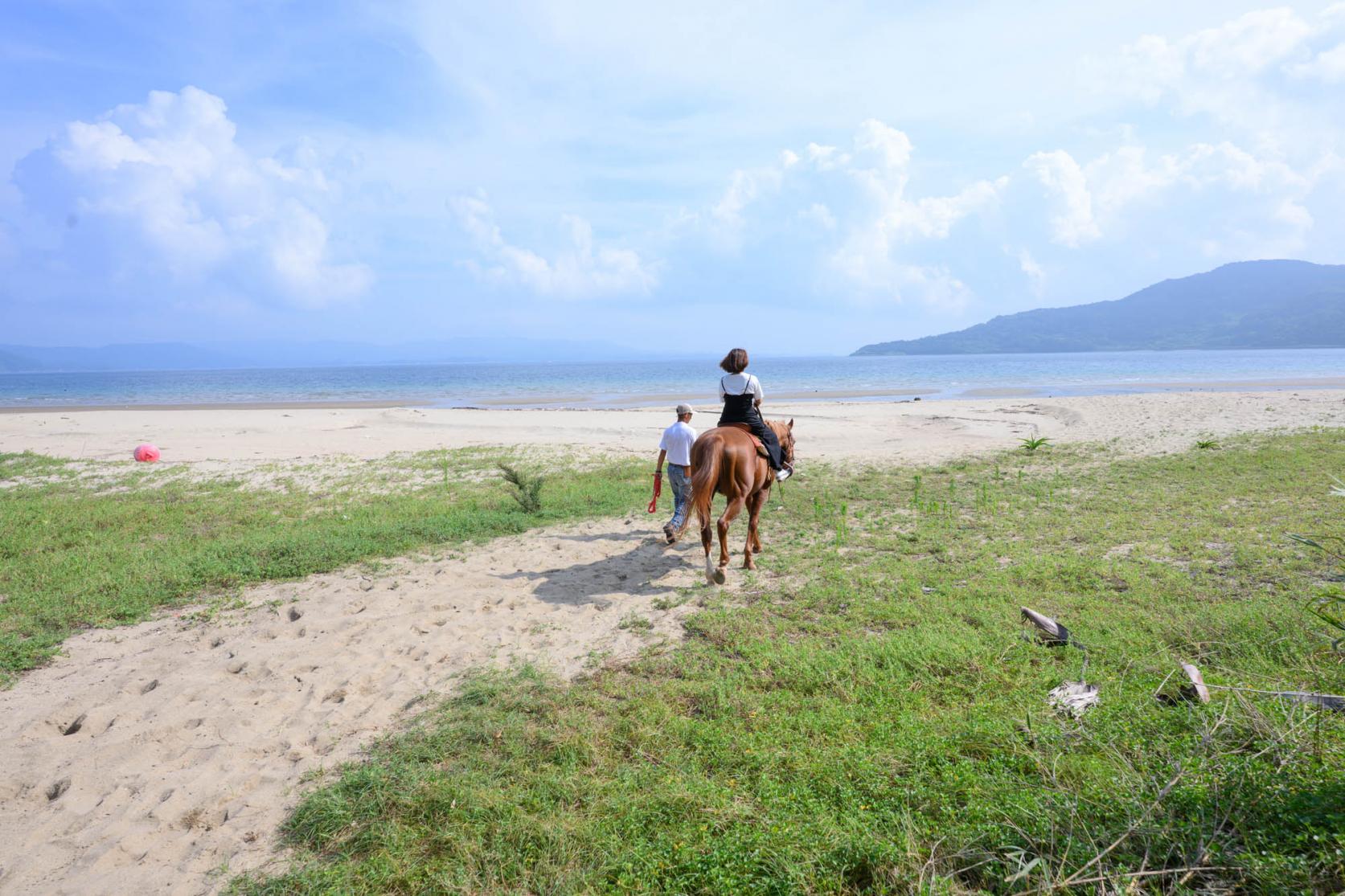 馬に乗ってビーチへ移動！-3