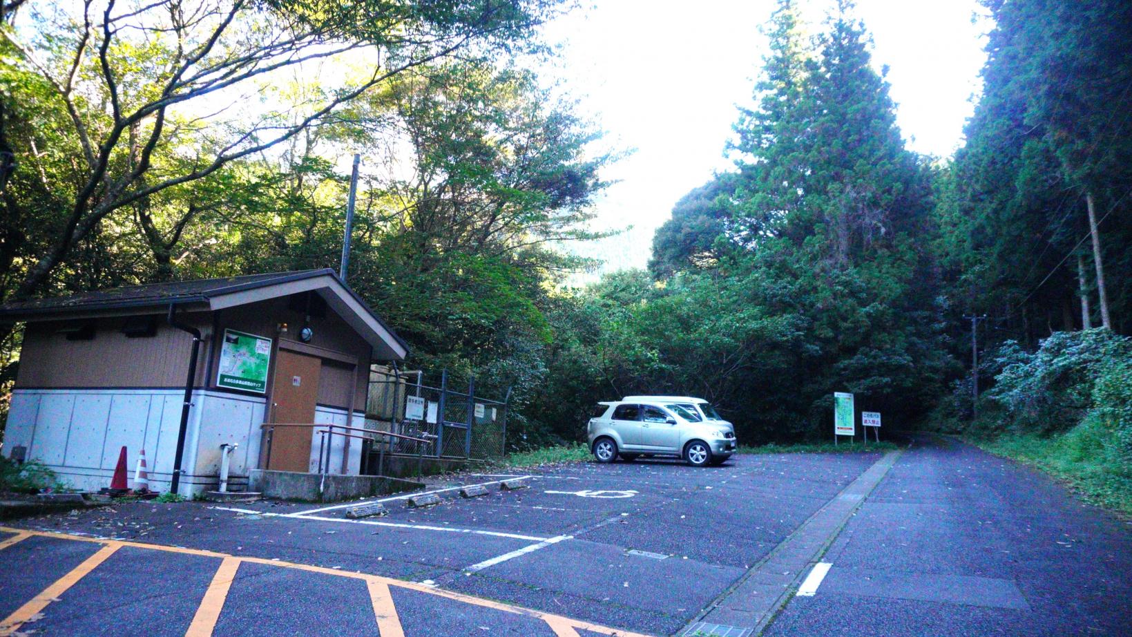 黒木登山口の駐車場に車を停めてトレッキングスタート！-0