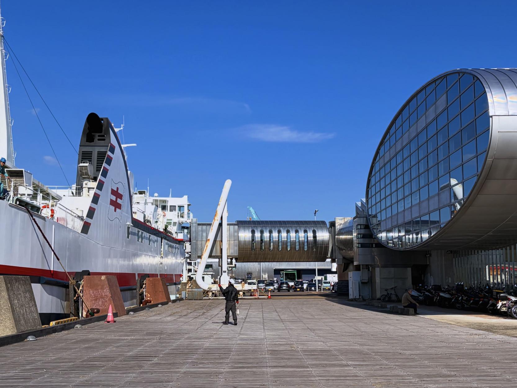 近未来的な建物の中は・・・-2