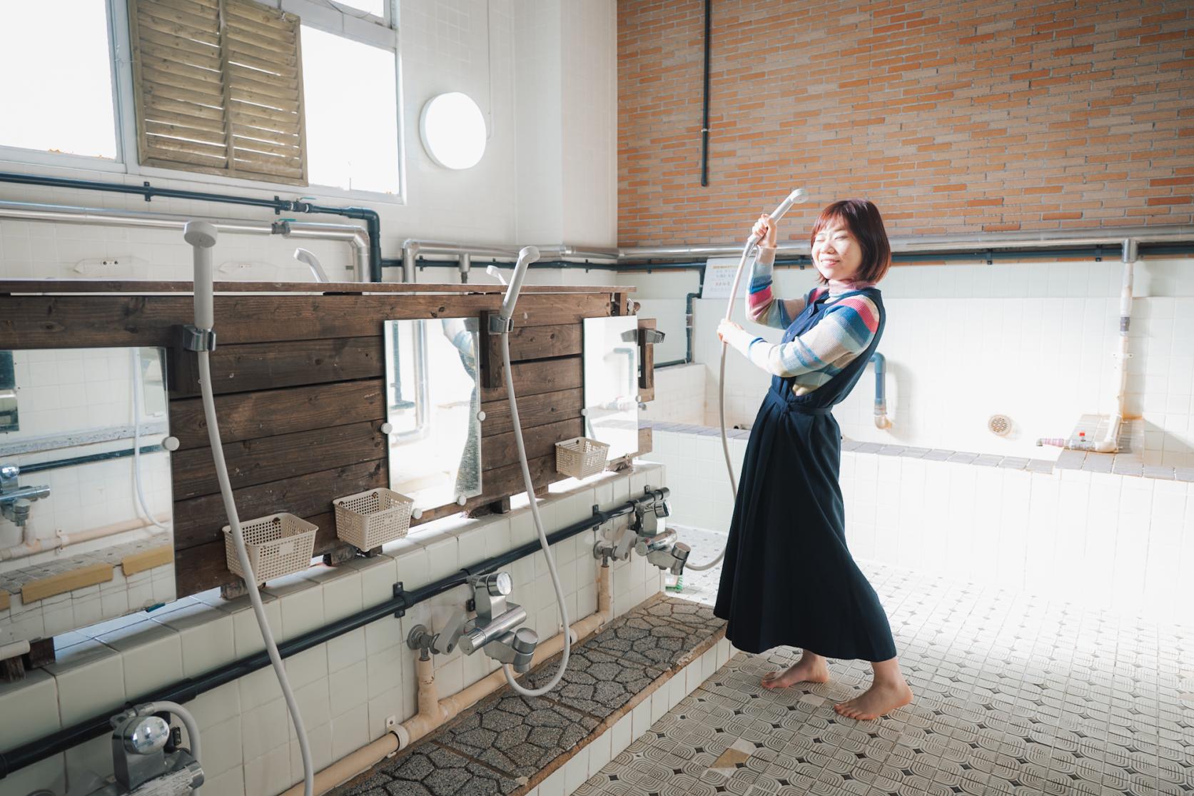 ⑤ 心温まる「3種の湯船」と家族の風景-3