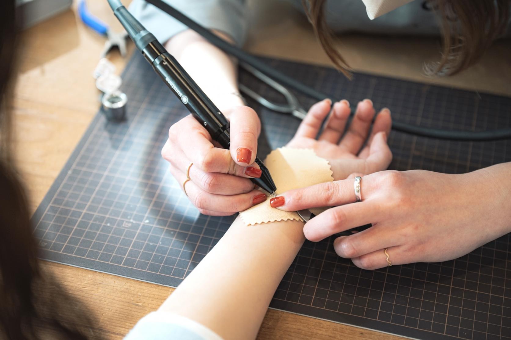 4. 溶接は一瞬。長崎の旅の思い出をずっと身に着けていられる-0