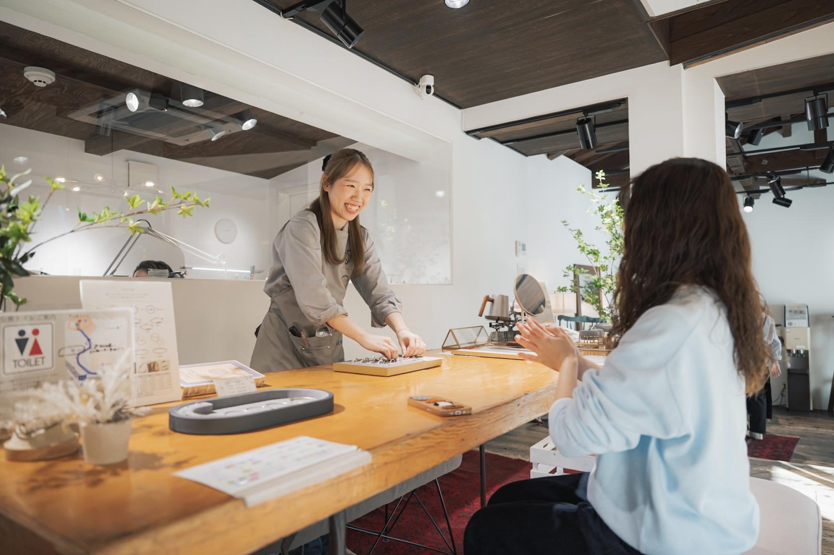 6. 伝統の「鍛金法」で作る、世界にひとつだけの指輪-0