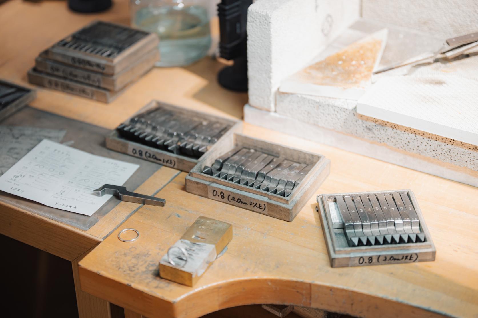 10. 旅の証を刻む。心を込めた仕上げと刻印-2