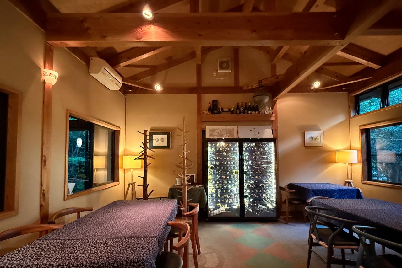 お食事はレストラン棟で-1