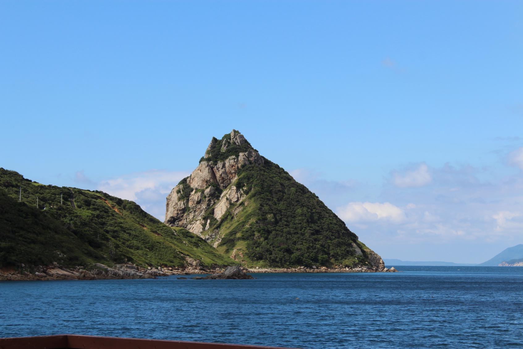 トトロに見える岩？今話題の上五島・矢堅目-1