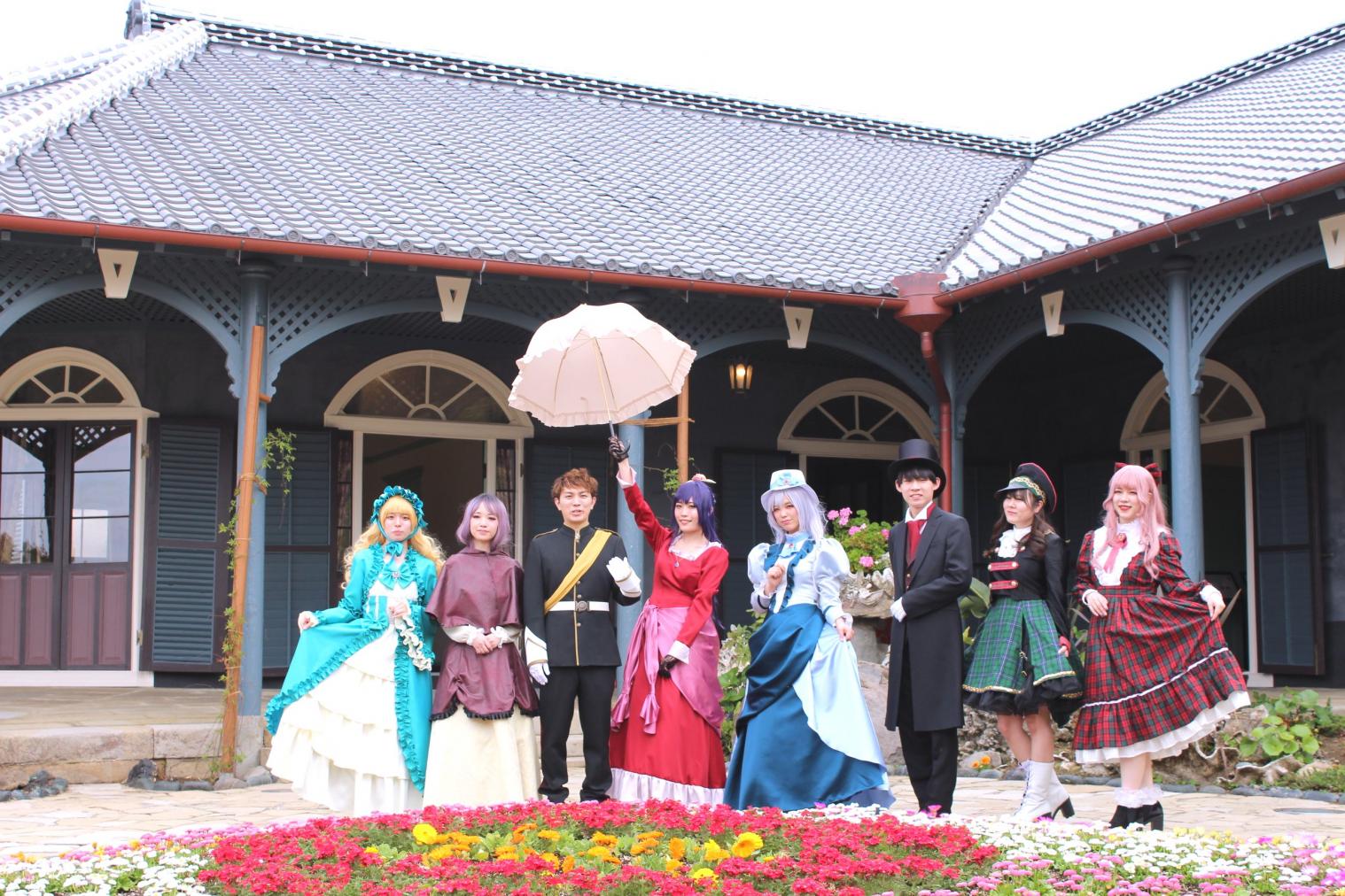 グラバー園で長崎が舞台のアニメ「色づく世界の明日から」の公式ドレス等がレンタル開始-1