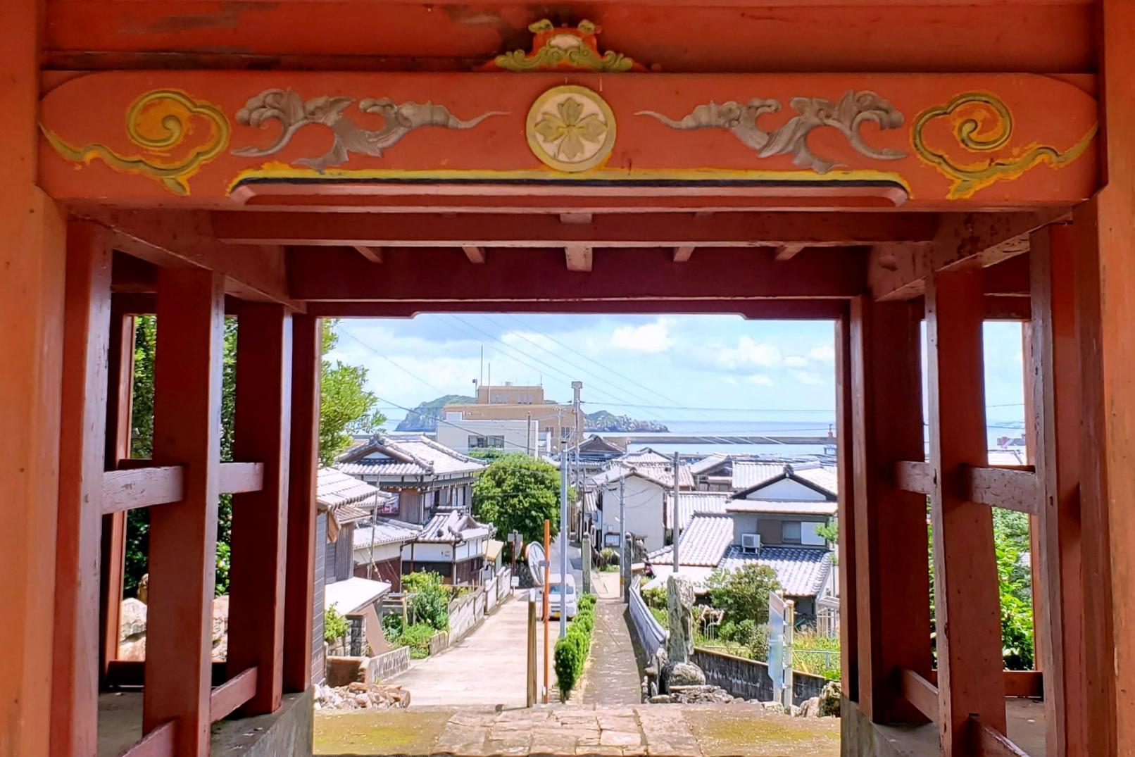 五島列島 最北端 宇久島の旅 ③　歴史を感じる港町をぶらり散策-1