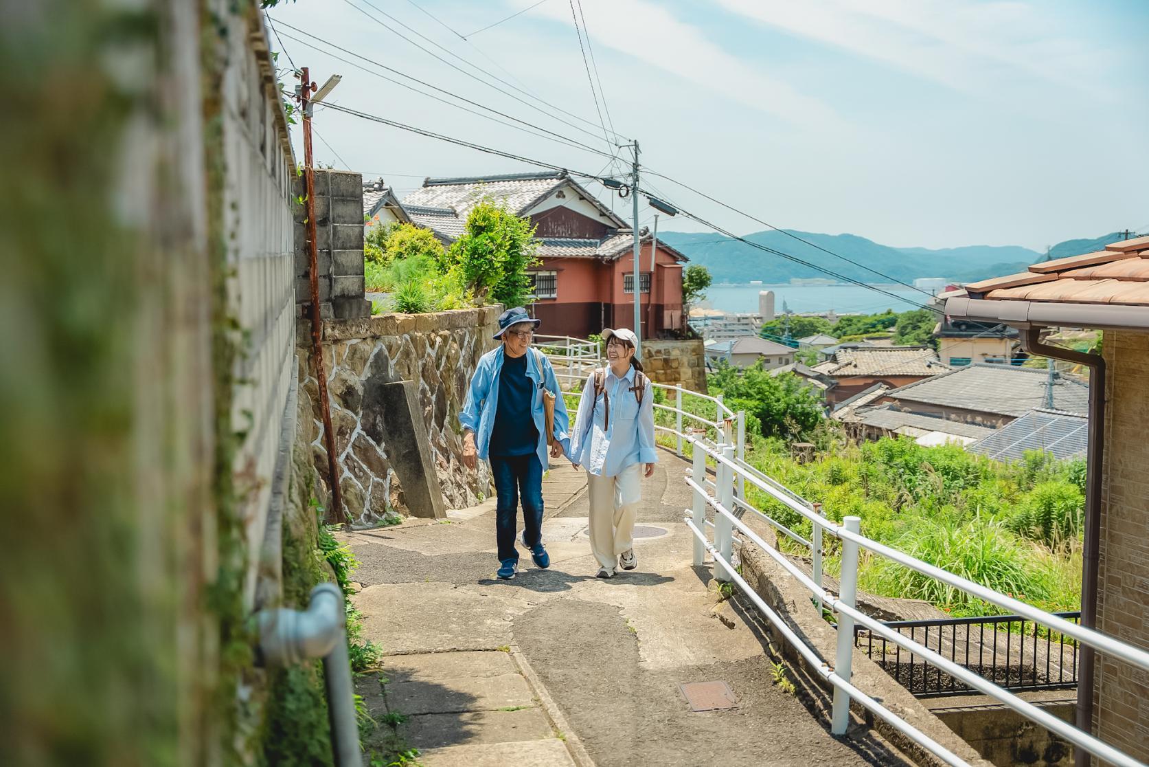 名物ガイドが教えるディープな街歩き（後編）｜佐世保駅から徒歩＆バスで巡る！洞窟の町・佐世保の歴史探訪-1