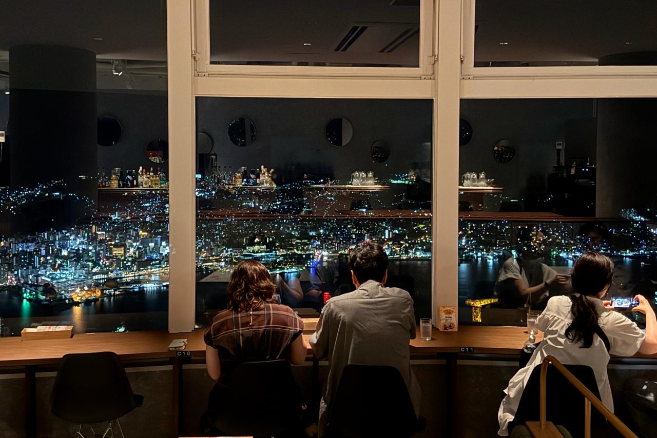 【長崎・稲佐山展望台】1000万ドルの夜景×絶品グルメ！時間とともに変化するCafe Dining HIKARI（カフェダイニング ヒカリ）からの風景・メニューへの拘り・営業時間・アクセス法の現地レポート！-1