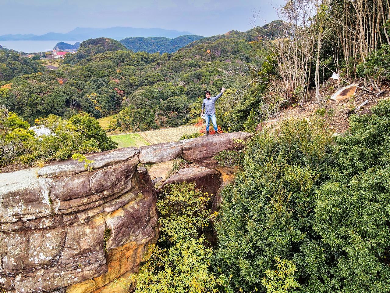 絶対に渡ってはいけない！驚きの岩橋と化石がごろごろ見つかる海岸散策-1