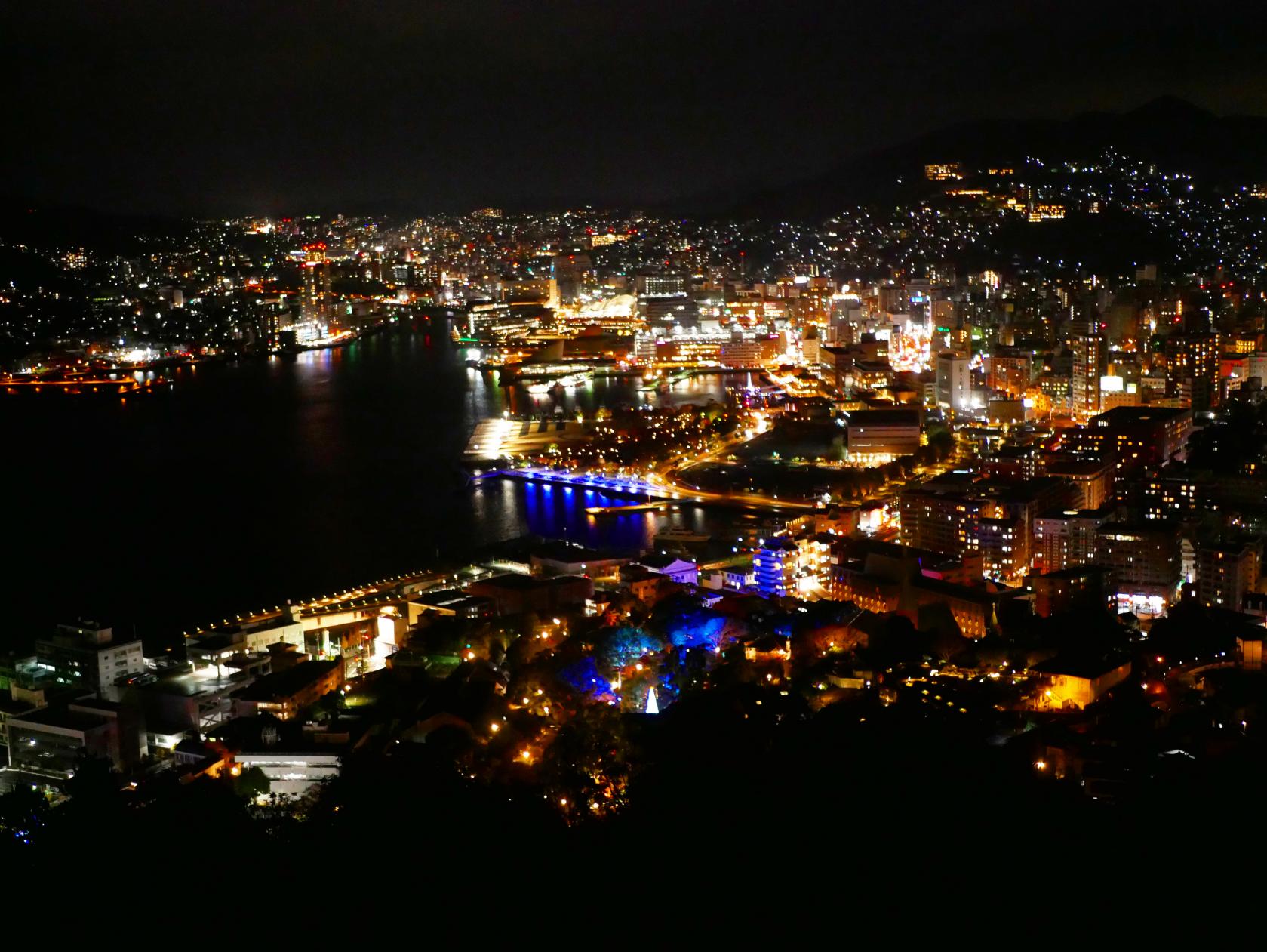 ランタンフェスティバルで人気の変面ショーと絶景夜景を一度で楽しめるバスツアー-2