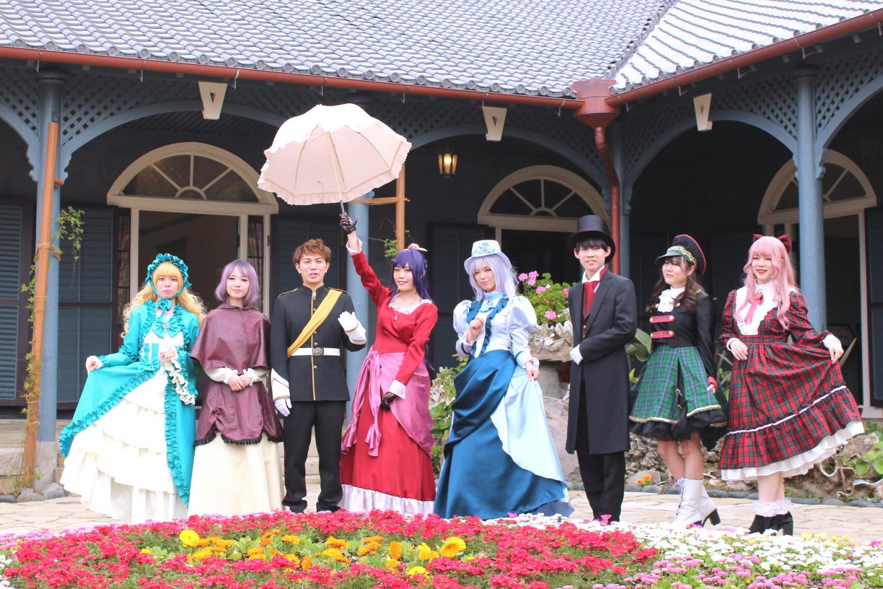 グラバー園で長崎が舞台のアニメ「色づく世界の明日から」の公式ドレス等がレンタル開始-1