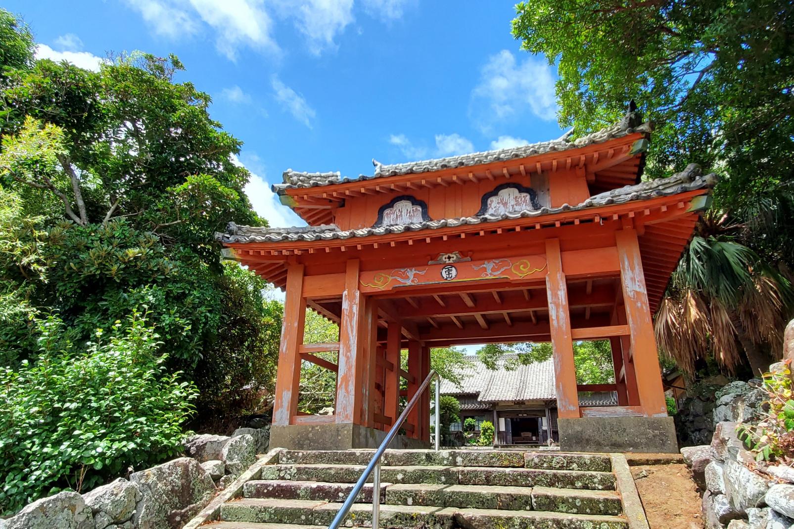 五島列島 最北端 宇久島の旅 ③ 歴史を感じる港町をぶらり散策-1